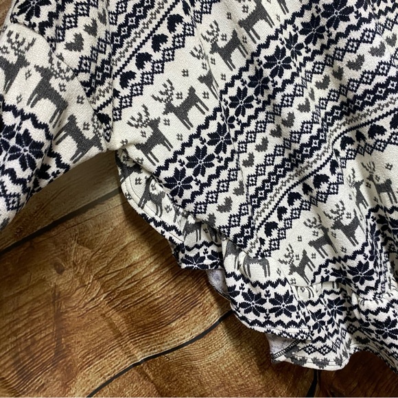 🦋NWOT Entro Holiday Sweater - Picture 3 of 5